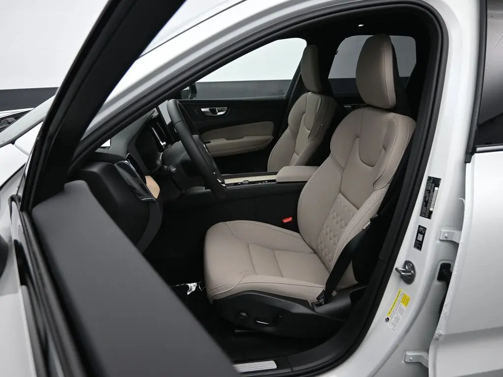 2026 Volvo - image 21