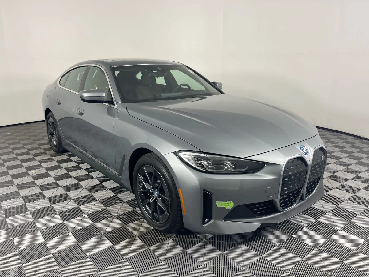 2023 BMW i4 eDrive35's photo