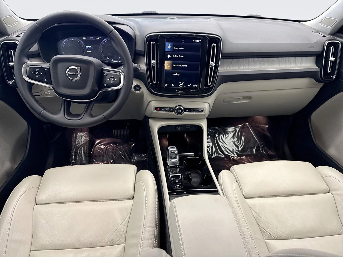 2022 Volvo - image 14