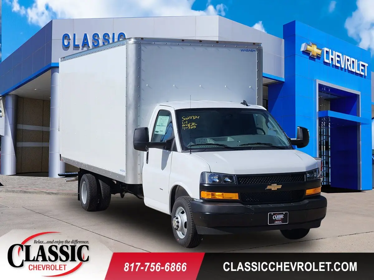 2025 Chevrolet Express Cutaway Base's photo