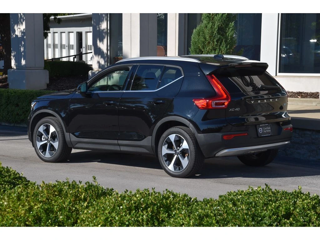 2025 Volvo - image 5