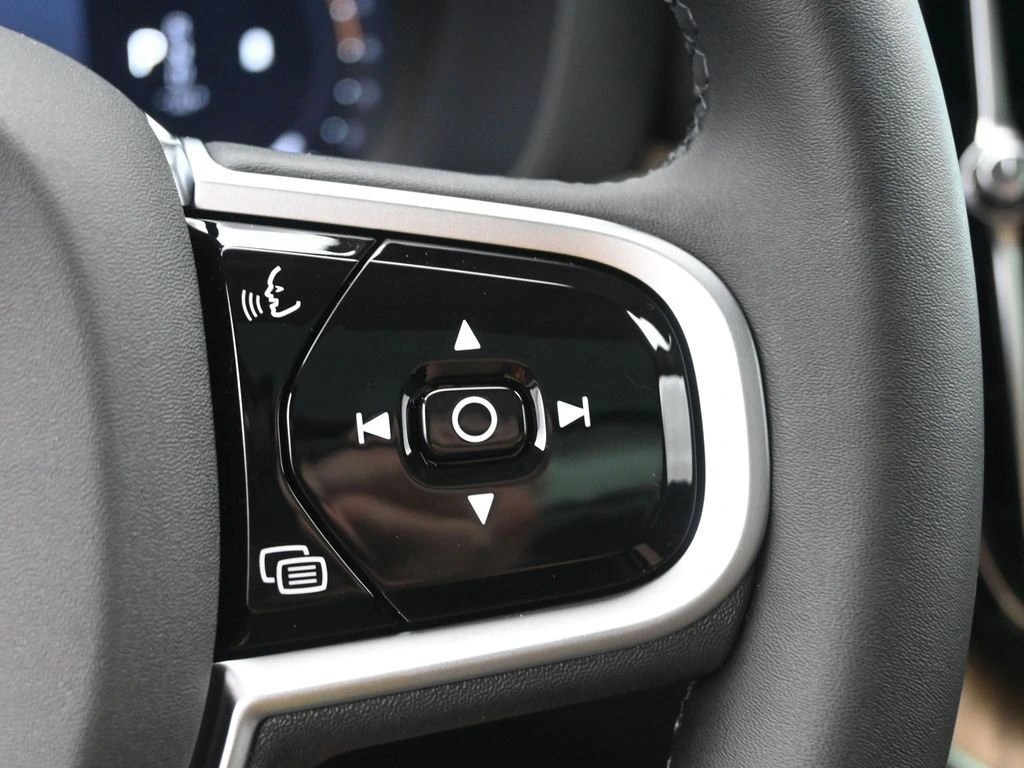 2026 Volvo XC60 Plus - Photo 11