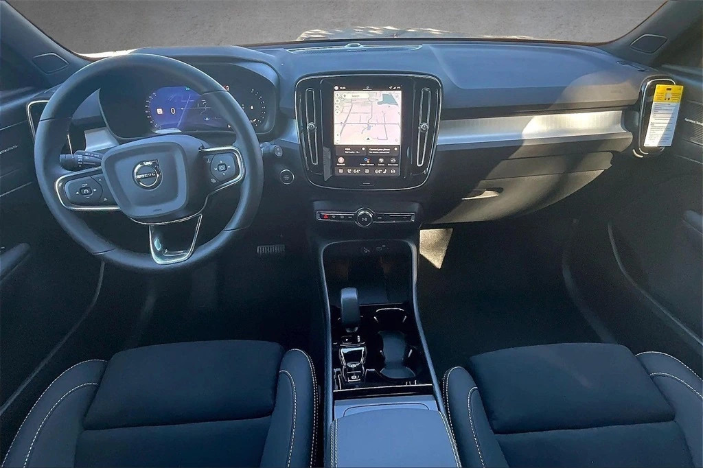 2026 Volvo - image 5