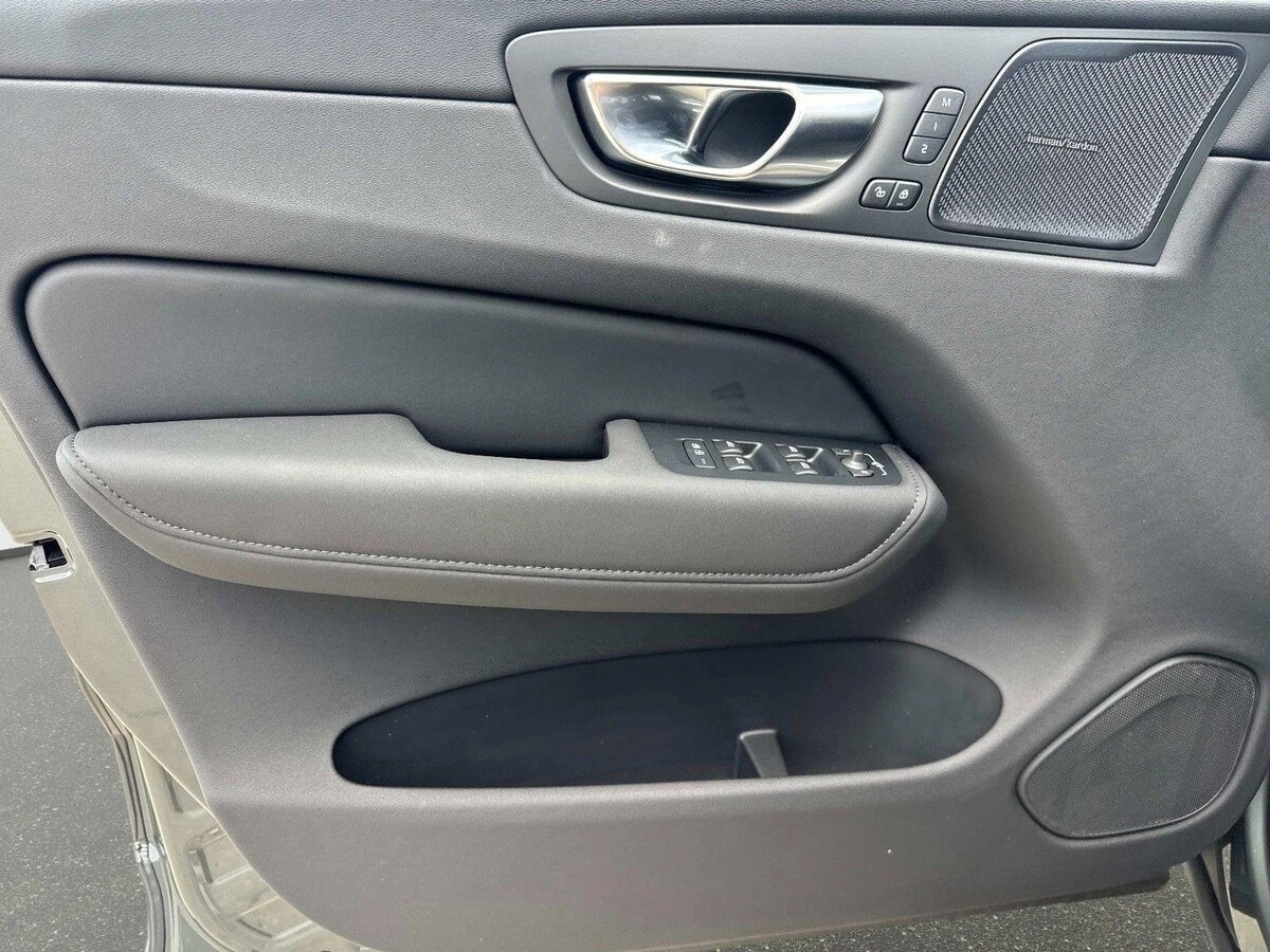 2026 Volvo - image 16