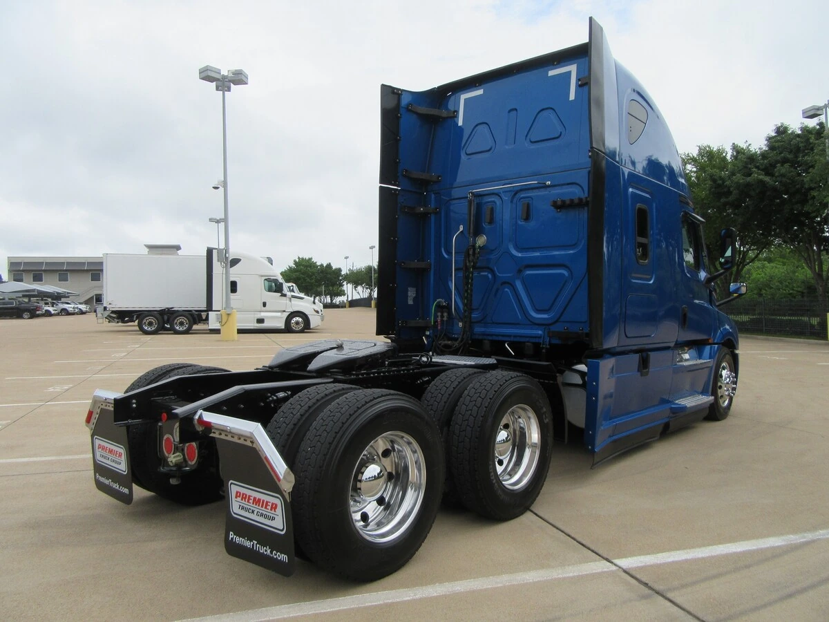 2022 Freightliner Cascadia — photo 4