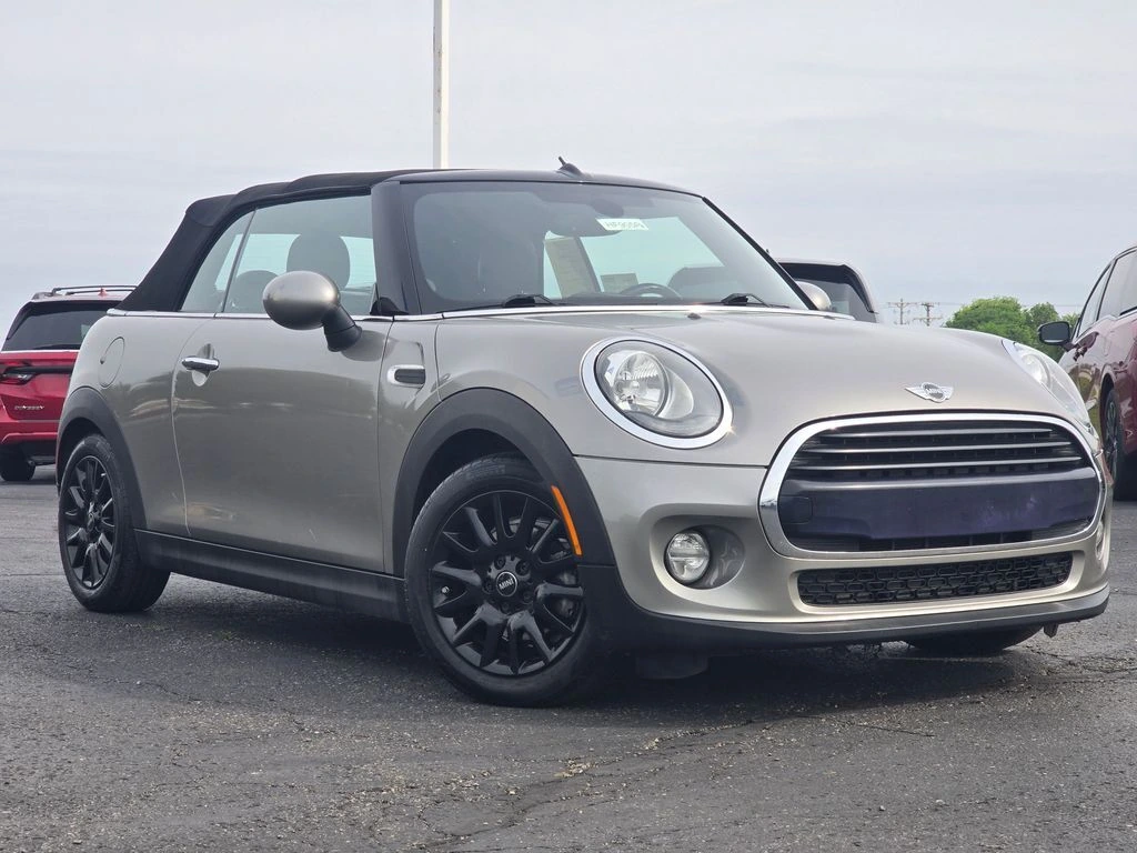 2017 MINI Cooper Convertible's photo