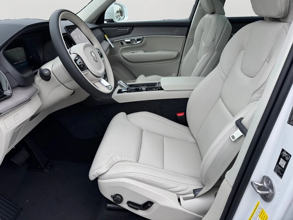2026 Volvo - image 14