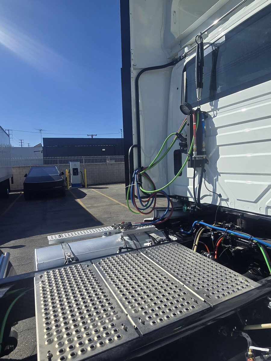 2026 International LT in CA — photo 7