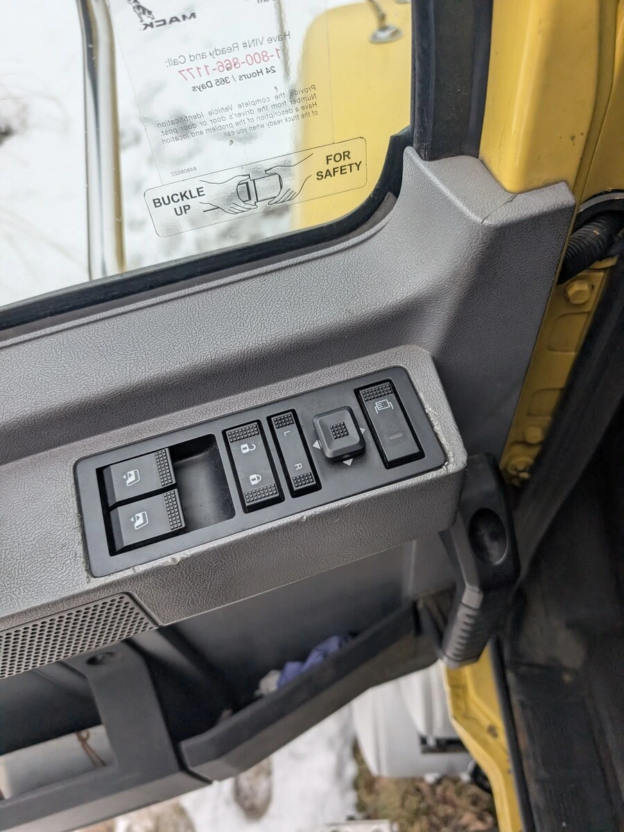 2020 Mack Pinnacle - image 20