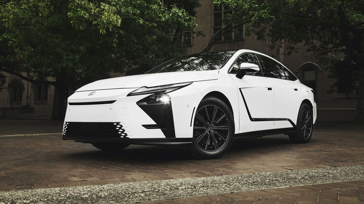 2026 Lexus ES 350h hybrid sedan exterior