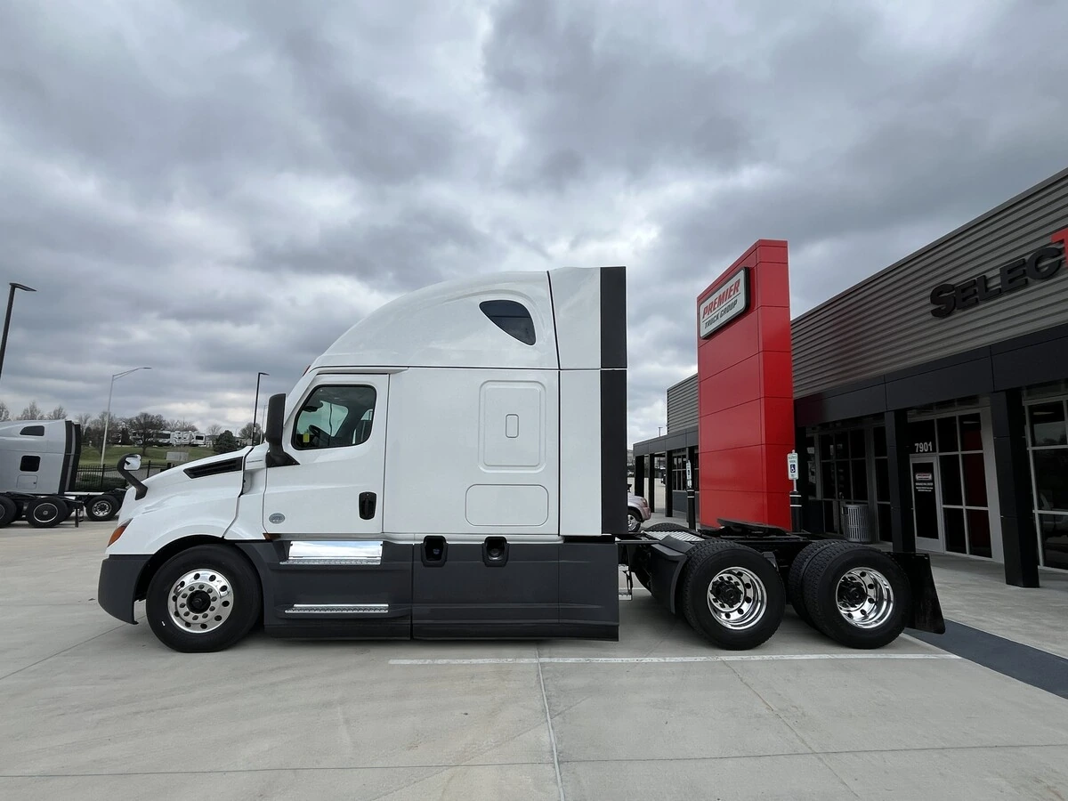 2023 Freightliner Cascadia - image 14