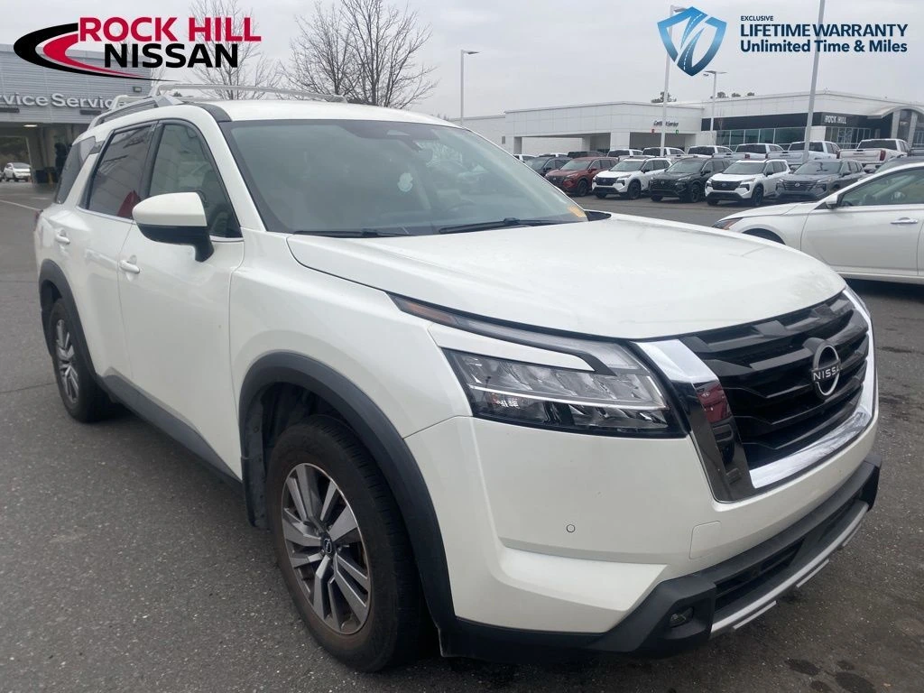 2023 Nissan Pathfinder SL's photo