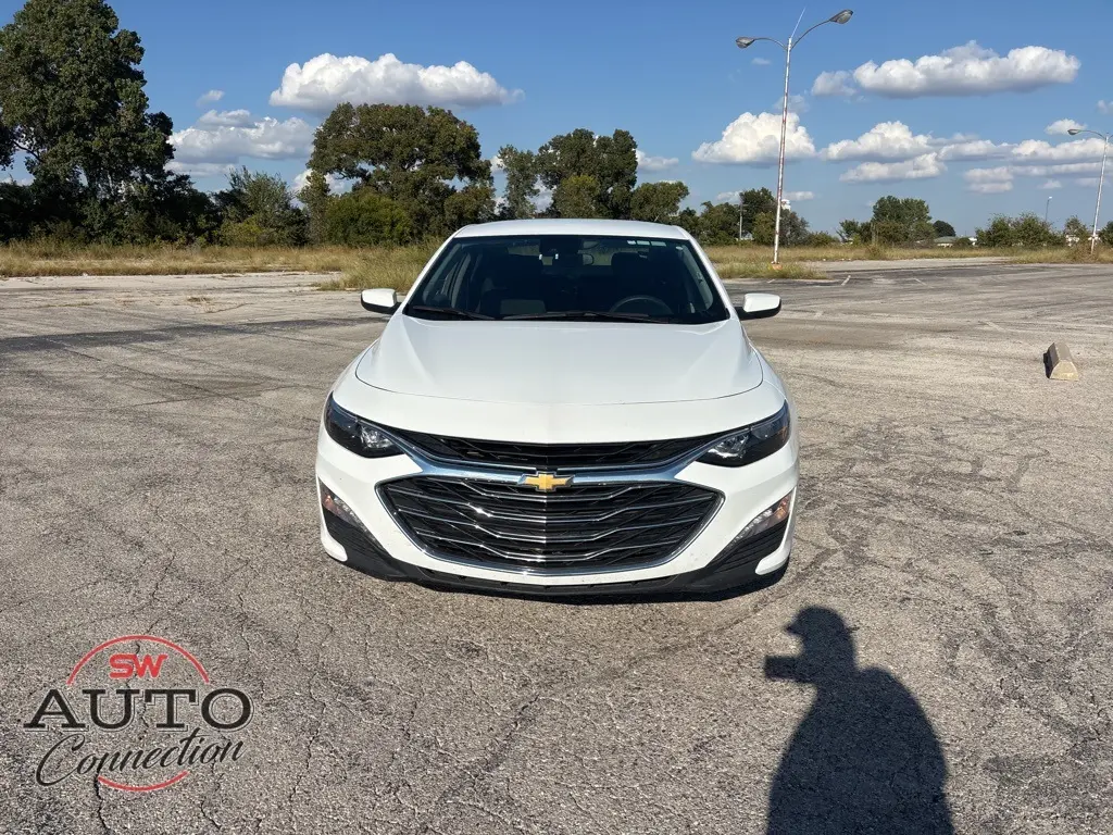 2024 Chevrolet Malibu 1LT photo 3