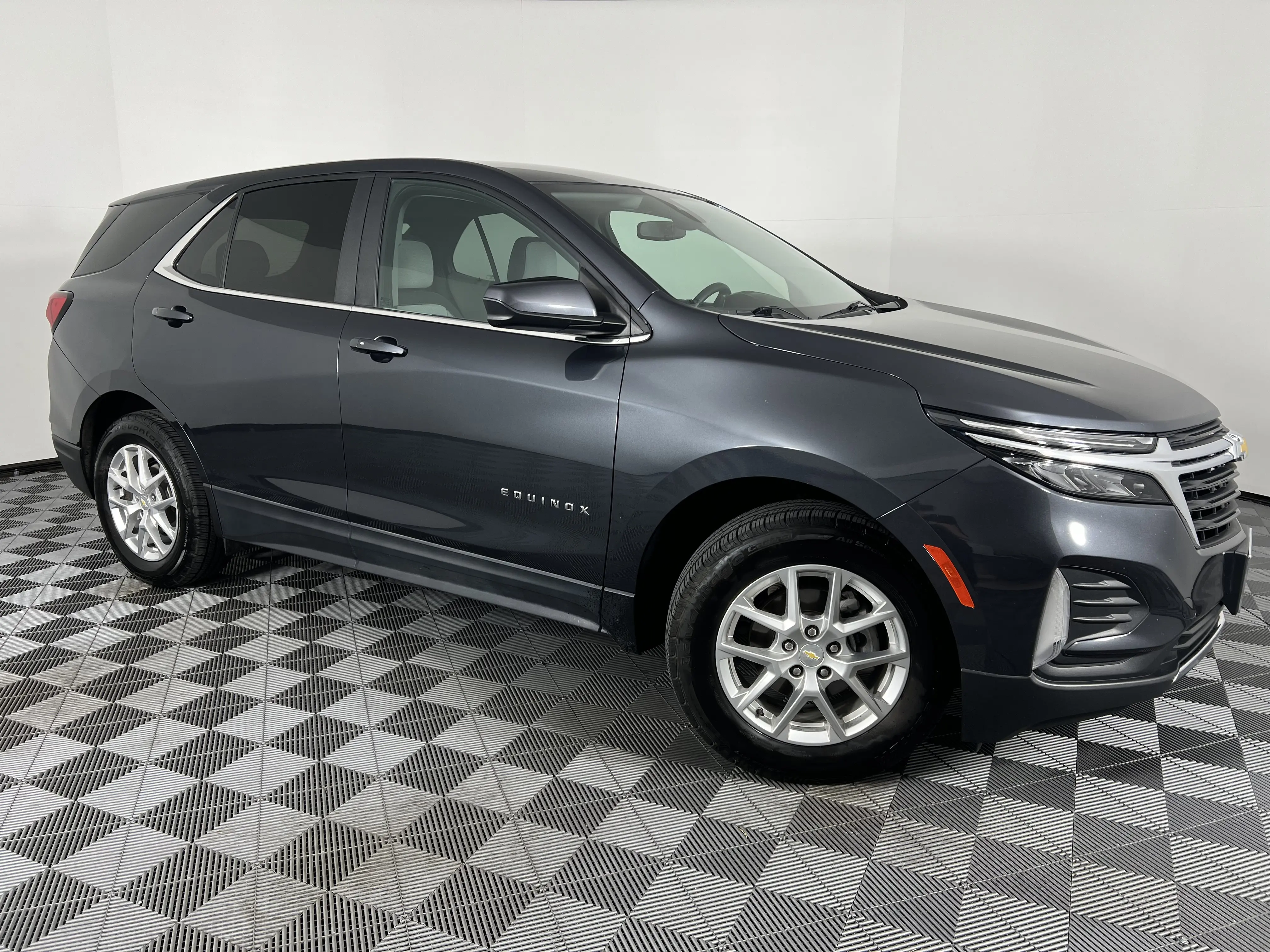 Used 2022 Chevrolet Equinox LT with VIN 2GNAXUEV1N6137613 for sale in Farmington, UT