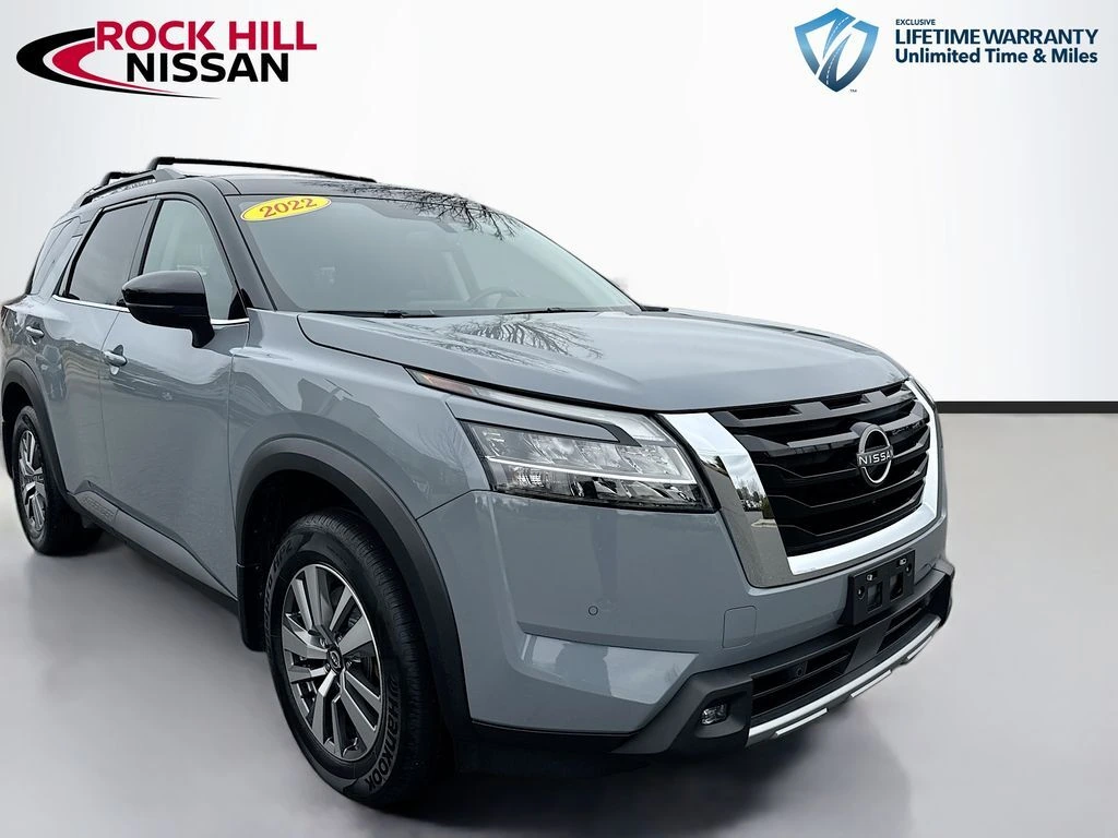 2022 Nissan Pathfinder SL's photo