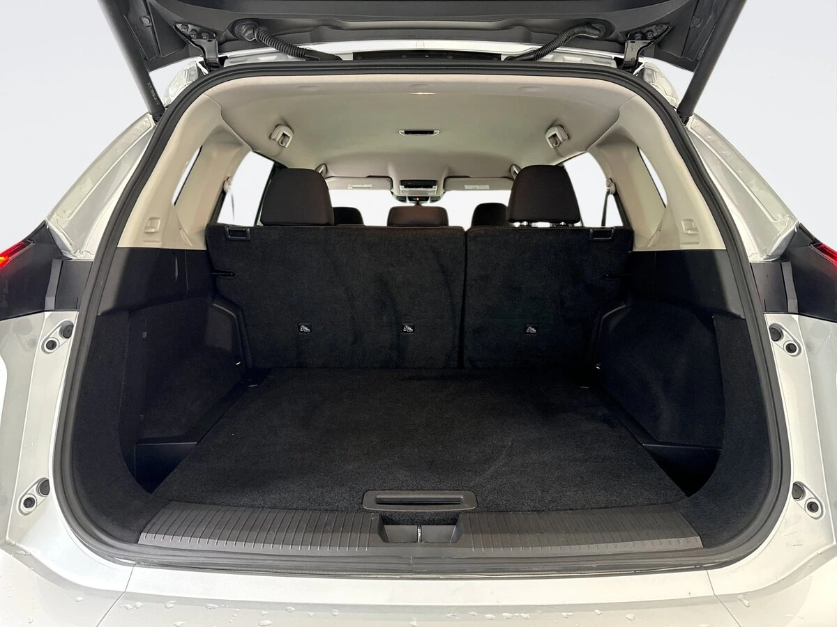 2025 Nissan Rogue SV - Photo 18