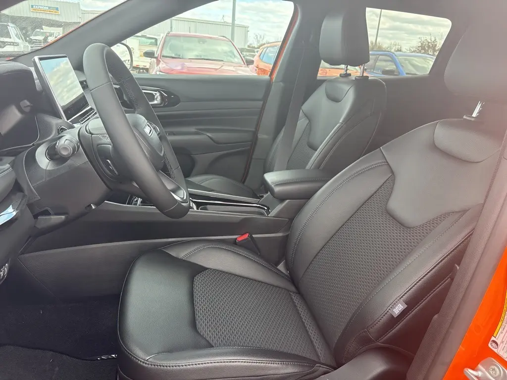 2026 Jeep Compass Latitude photo 3