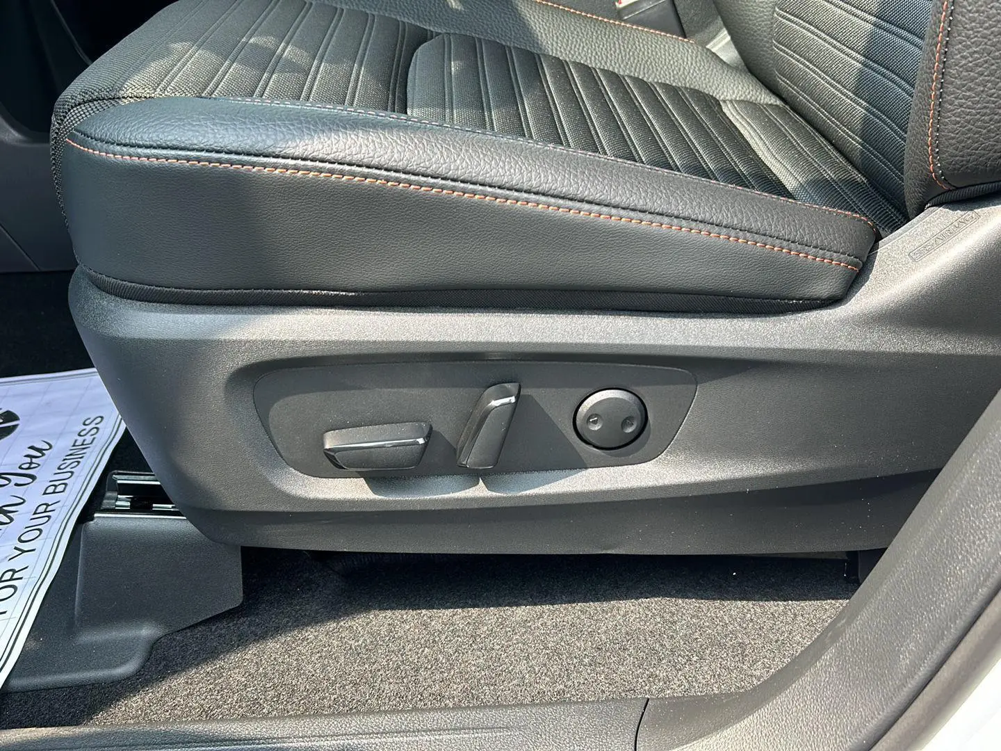 2025 Nissan Pathfinder SV photo 18