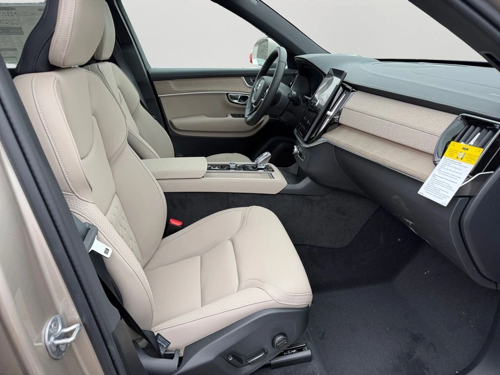 2026 Volvo - image 6