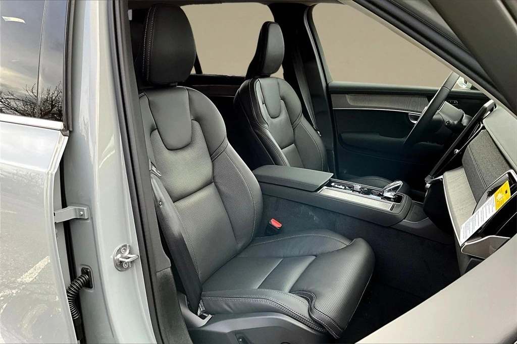 2026 Volvo - image 11
