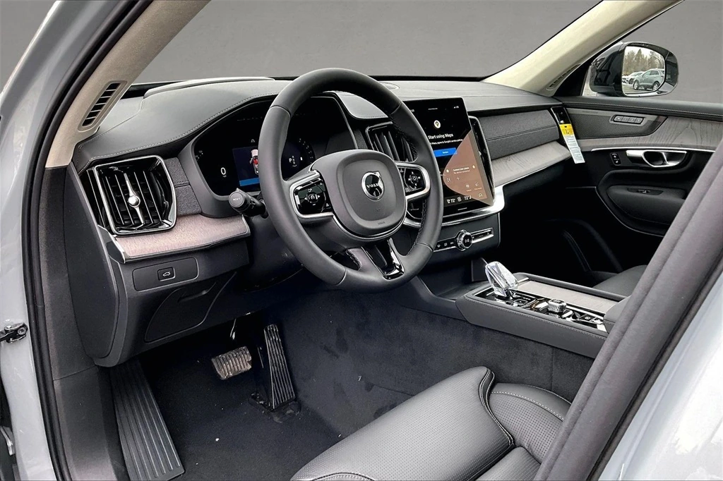 2026 Volvo - image 7