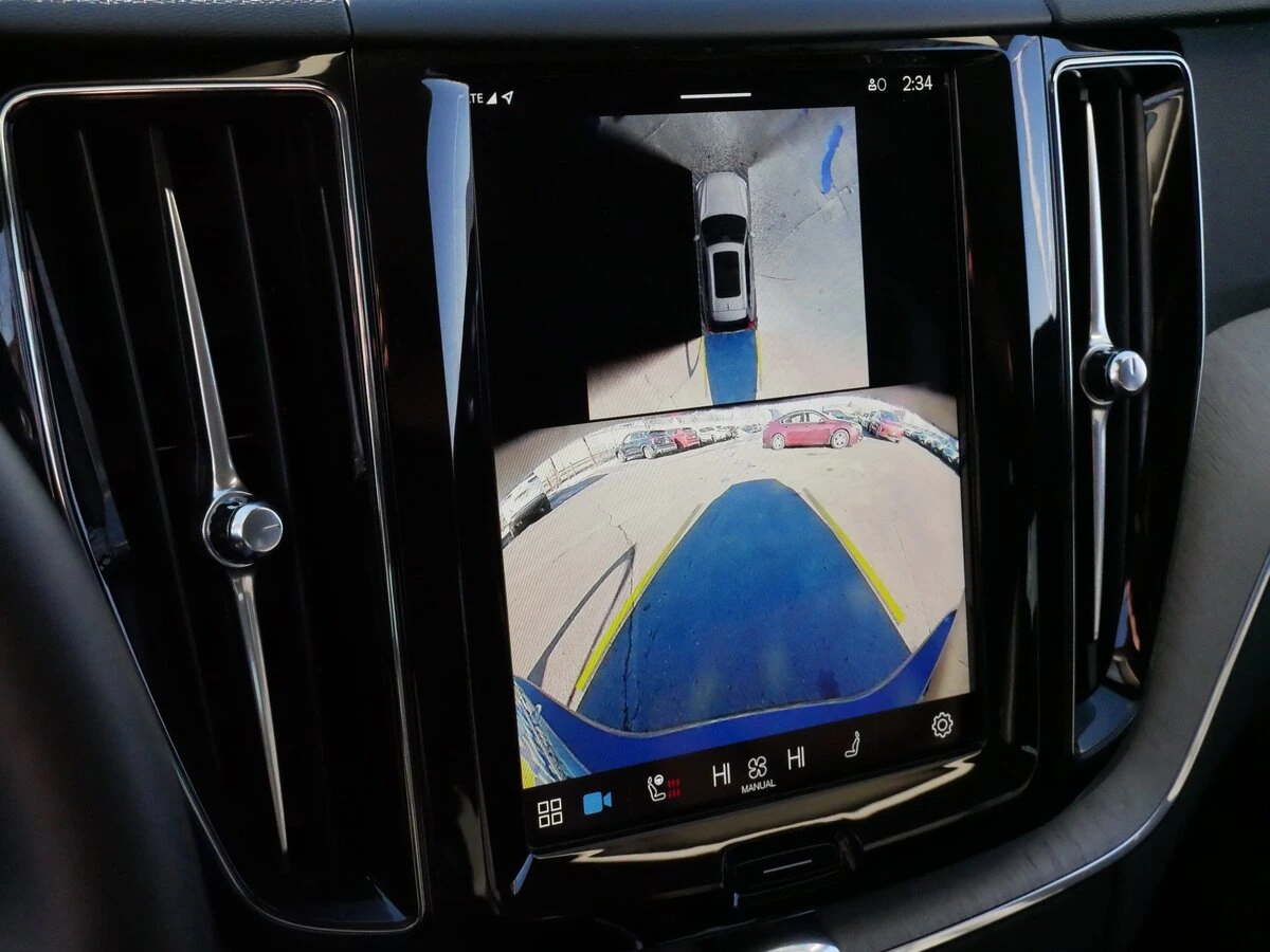 2025 Volvo - image 28