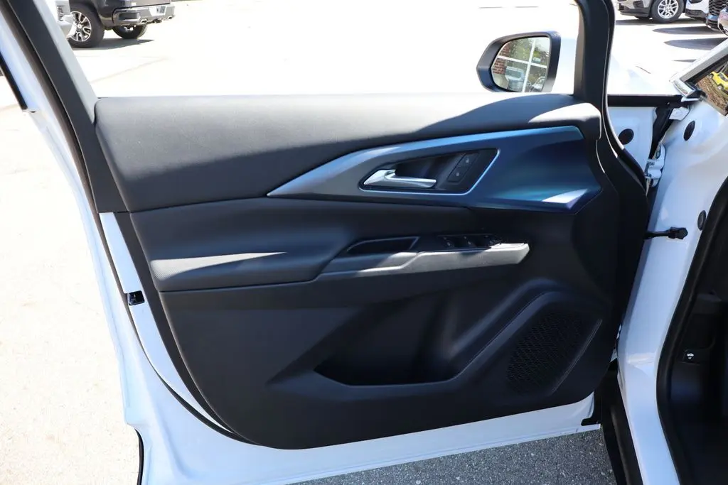 2026 Chevrolet Equinox LT photo 8