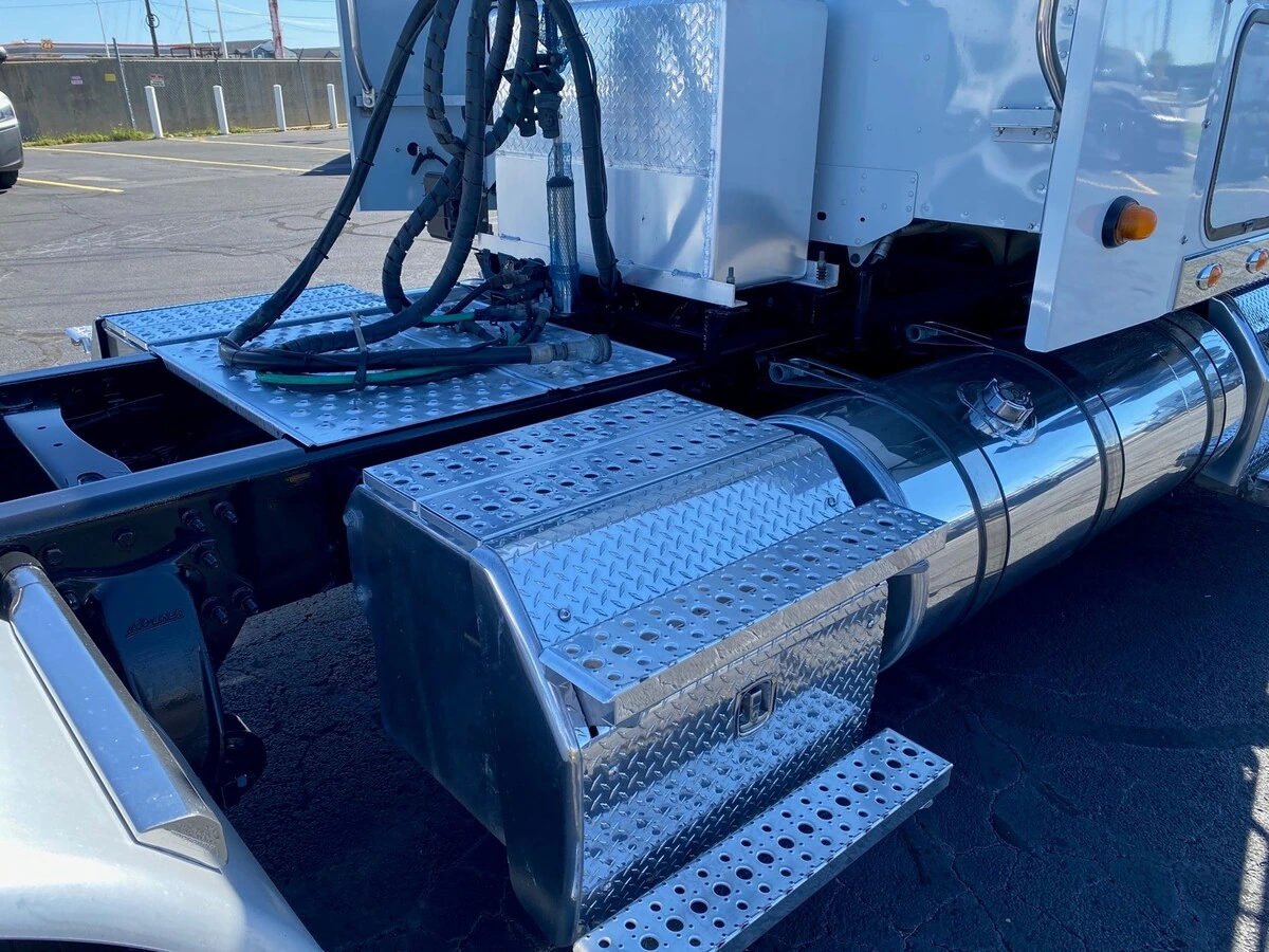 2023 Freightliner 122SD — photo 6