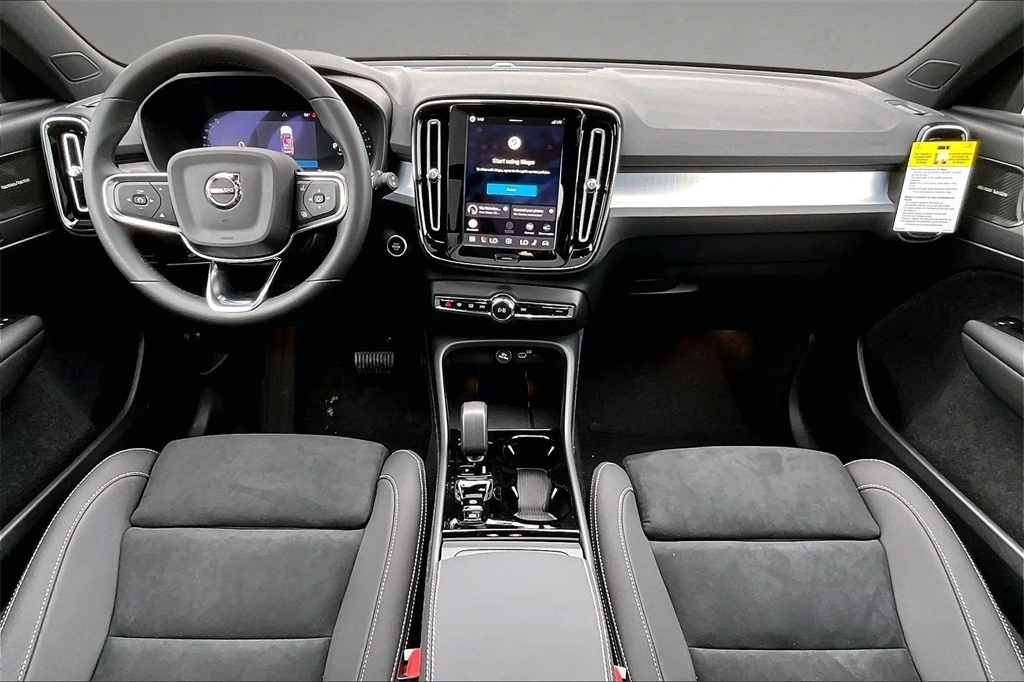 2026 Volvo - image 5