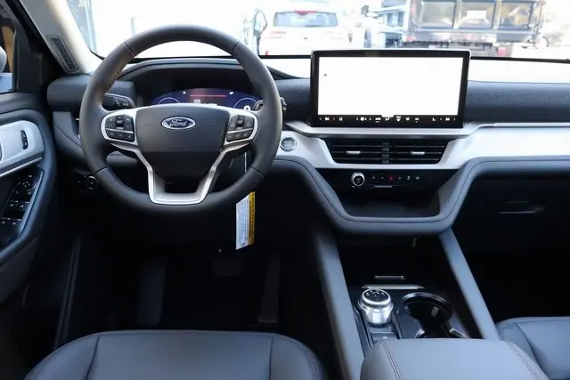 2025 Ford Explorer photo 5