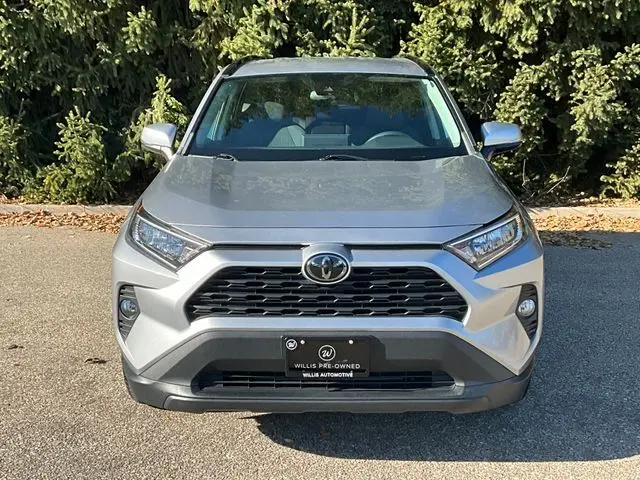 2021 Toyota RAV4 XLE photo 2