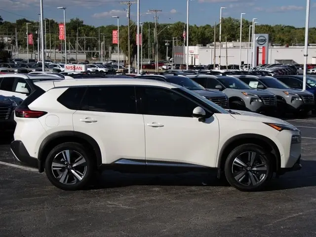 2023 Nissan Rogue SL photo 9