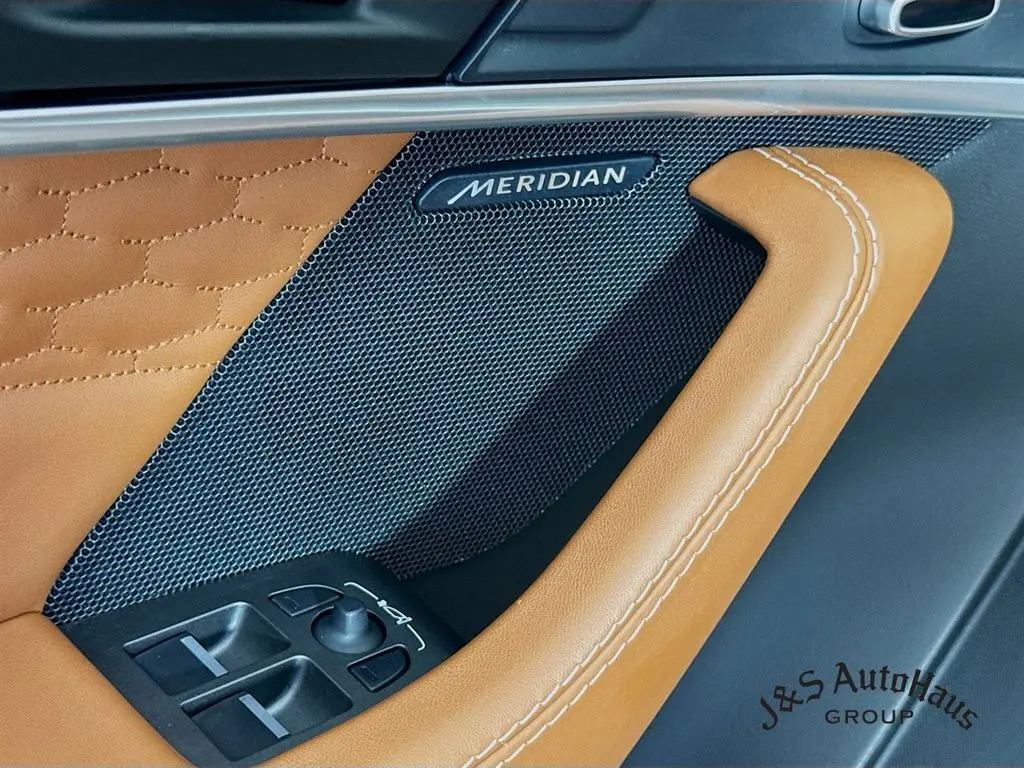 2021 Jaguar F-TYPE P300 photo 22