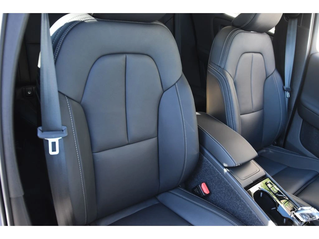 2026 Volvo - image 30