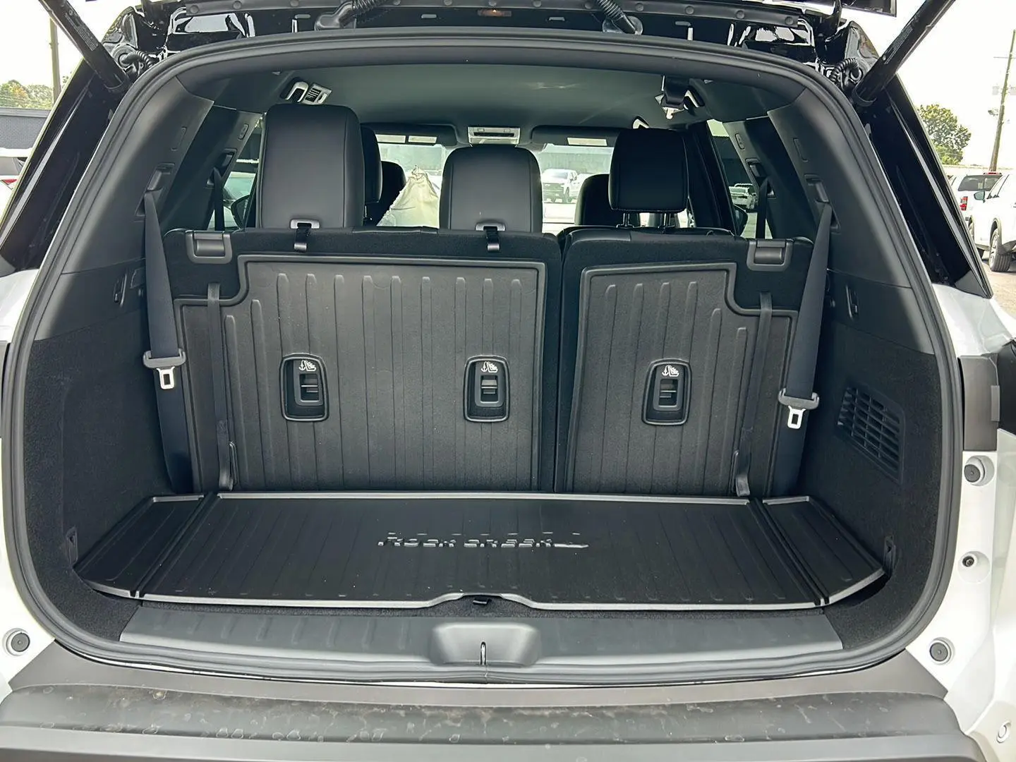 2025 Nissan Pathfinder SV photo 26