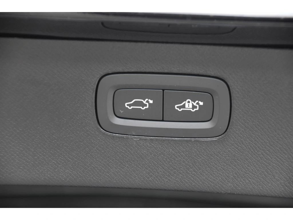 2026 Volvo - image 20