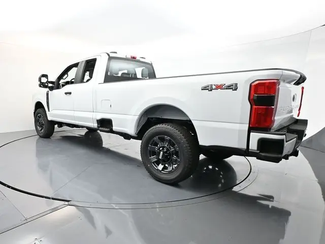 2025 Ford F-350 photo 3