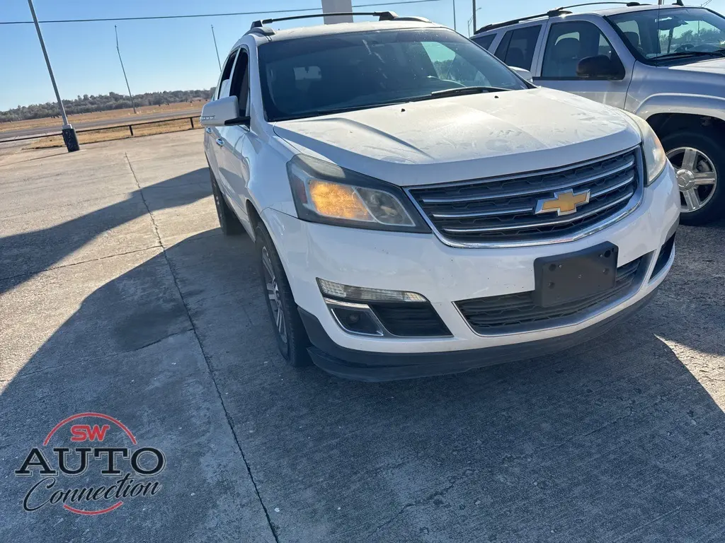 2015 Chevrolet Traverse 2LT photo 2
