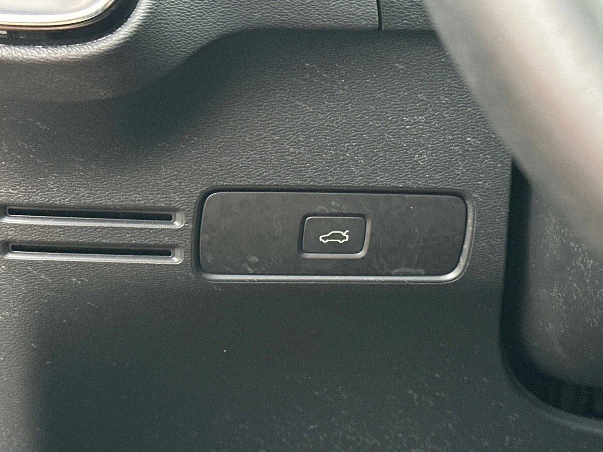 2023 Volvo - image 30