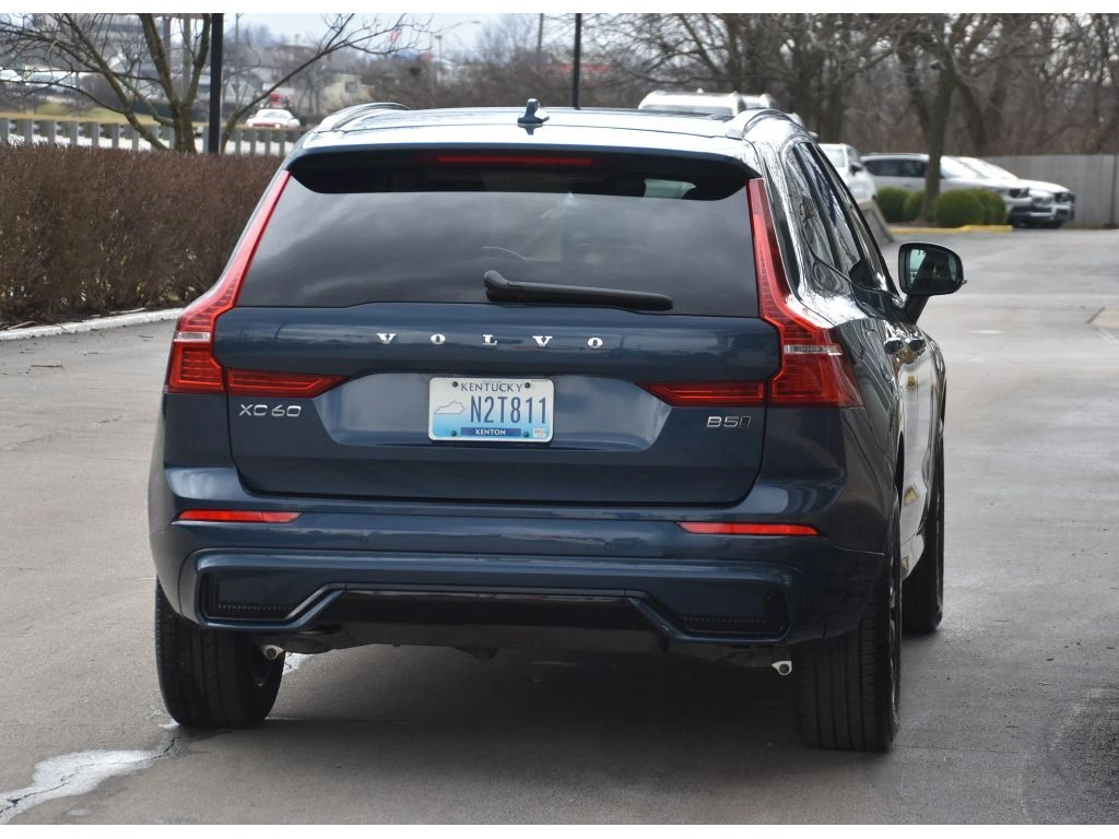 2025 Volvo - image 5