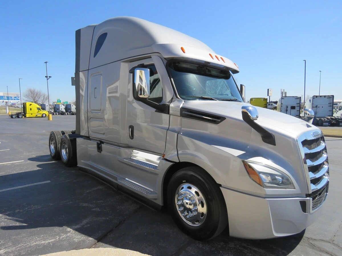 2022 Freightliner Cascadia - image 10