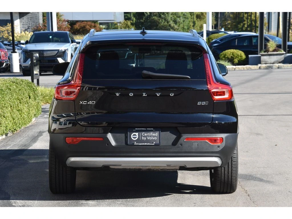 2025 Volvo - image 4