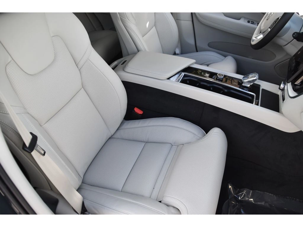 2026 Volvo - image 30
