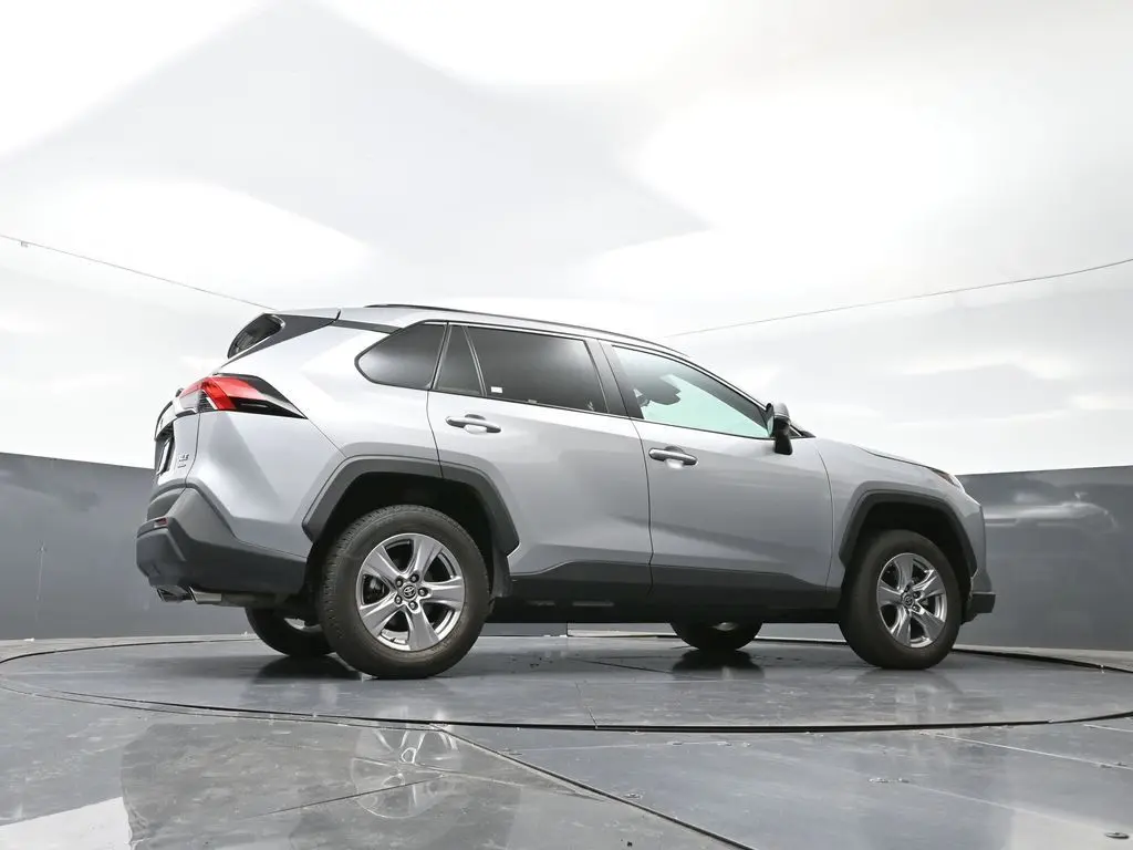 2024 Toyota RAV4 XLE photo 34