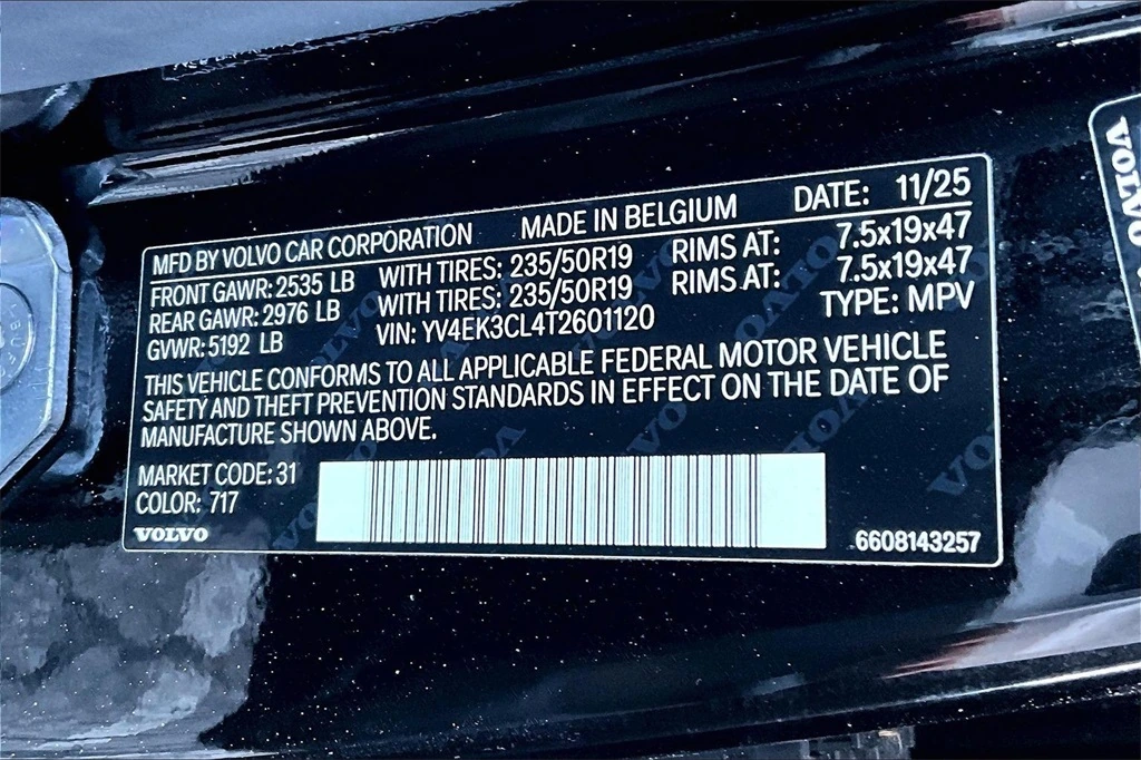 2026 Volvo - image 8