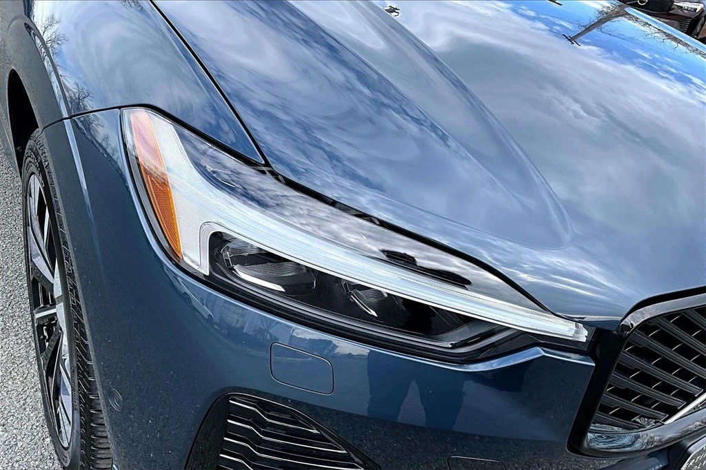 2026 Volvo - image 32