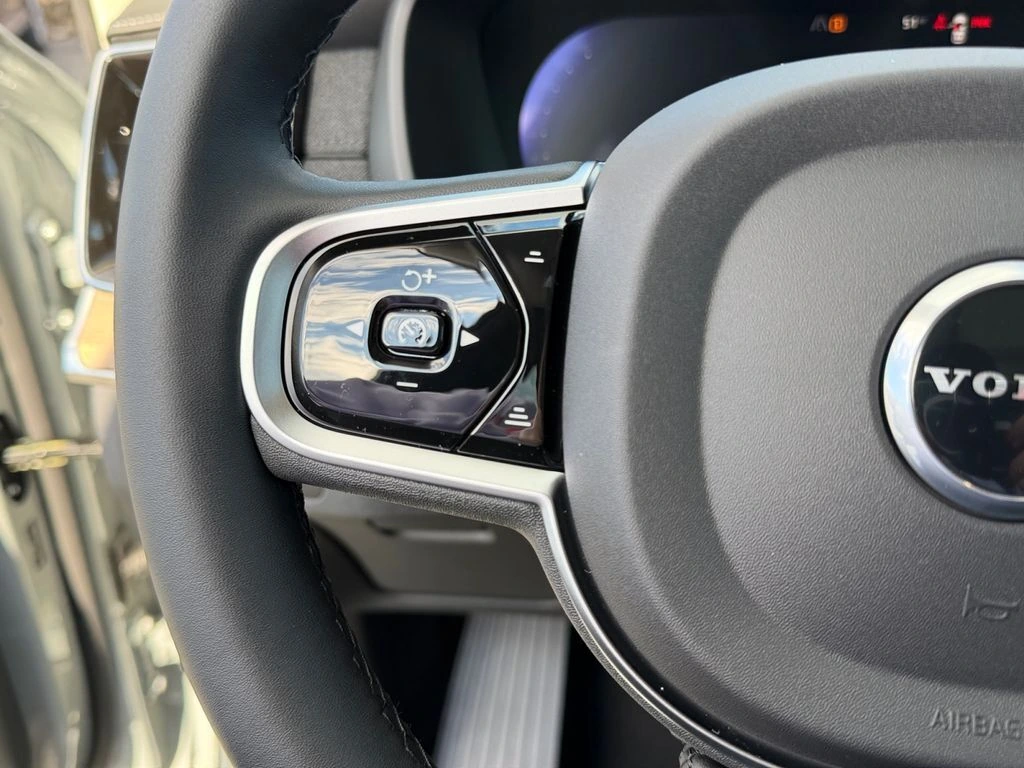2026 Volvo - image 18