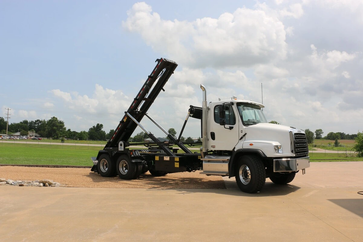 2027 Freightliner 114SD — photo 7