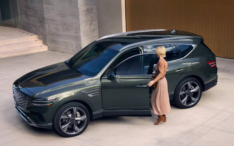 What Advanced Safety Features Does the 2025 Genesis GV80 Offer?