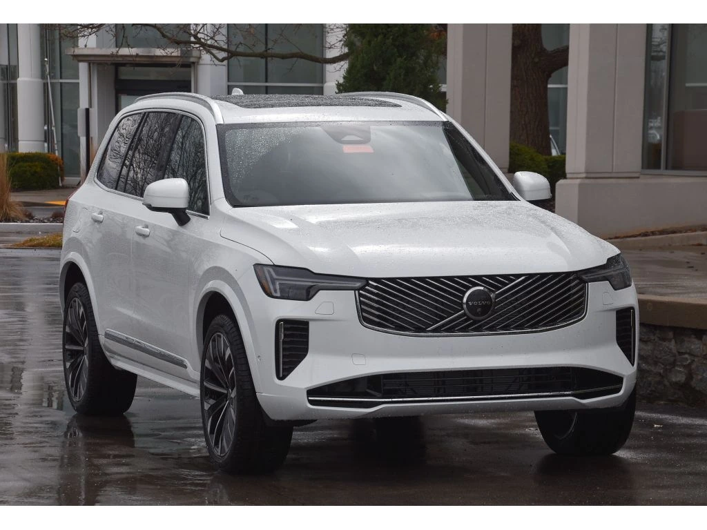 2026 Volvo - image 2